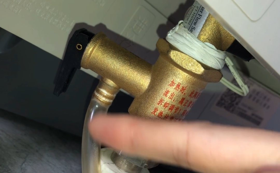 热水器能不能24小时开着？多亏电工师傅告知，再也不担心了！