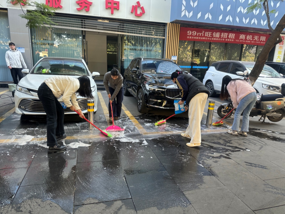 为何西昌市众多单位部门和街道社区志愿者在1月30日开展周五卫生大扫除志愿服务活动？插图23