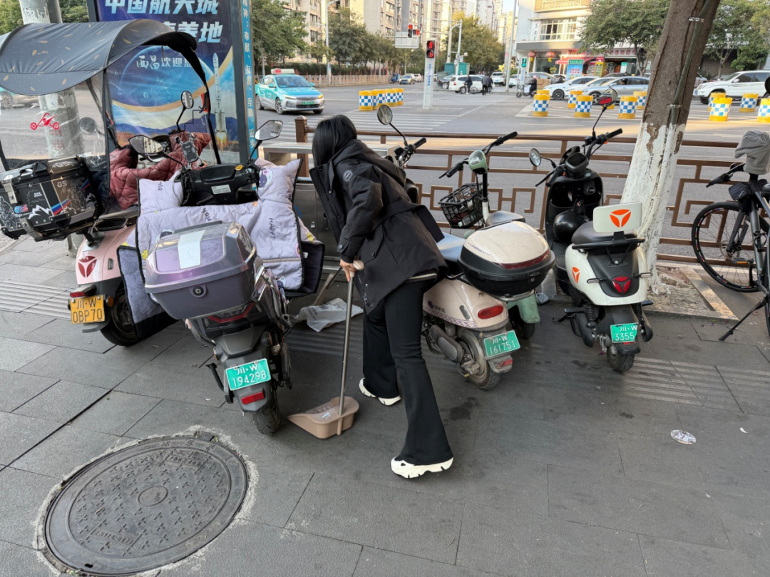 为何西昌市众多单位部门和街道社区志愿者在1月30日开展周五卫生大扫除志愿服务活动？插图7