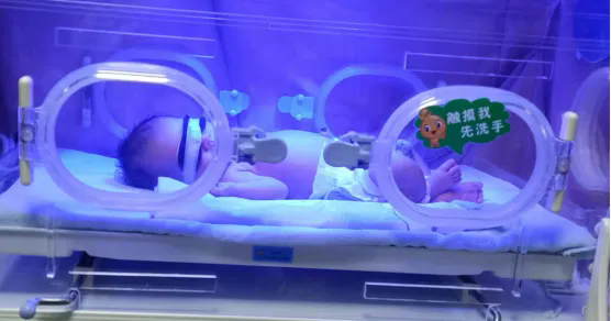 为什么要用光疗纸尿裤新生儿黄疸不用住院！卧龙区妇幼保健院日间光疗，宝宝白天做光疗，晚上回怀抱_https://www.jmylbn.com_新闻资讯_第3张