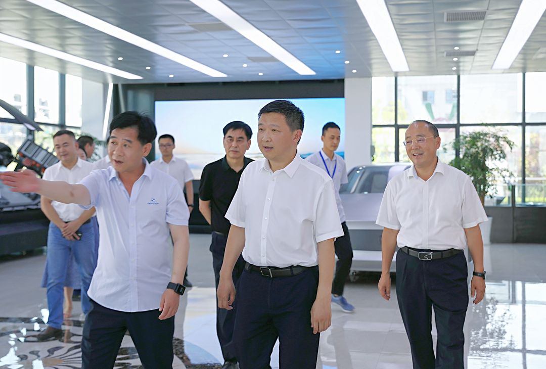 党工委书记甘用德,渝北区人大常委会副主任,高竹新区筹委会主任刘章权