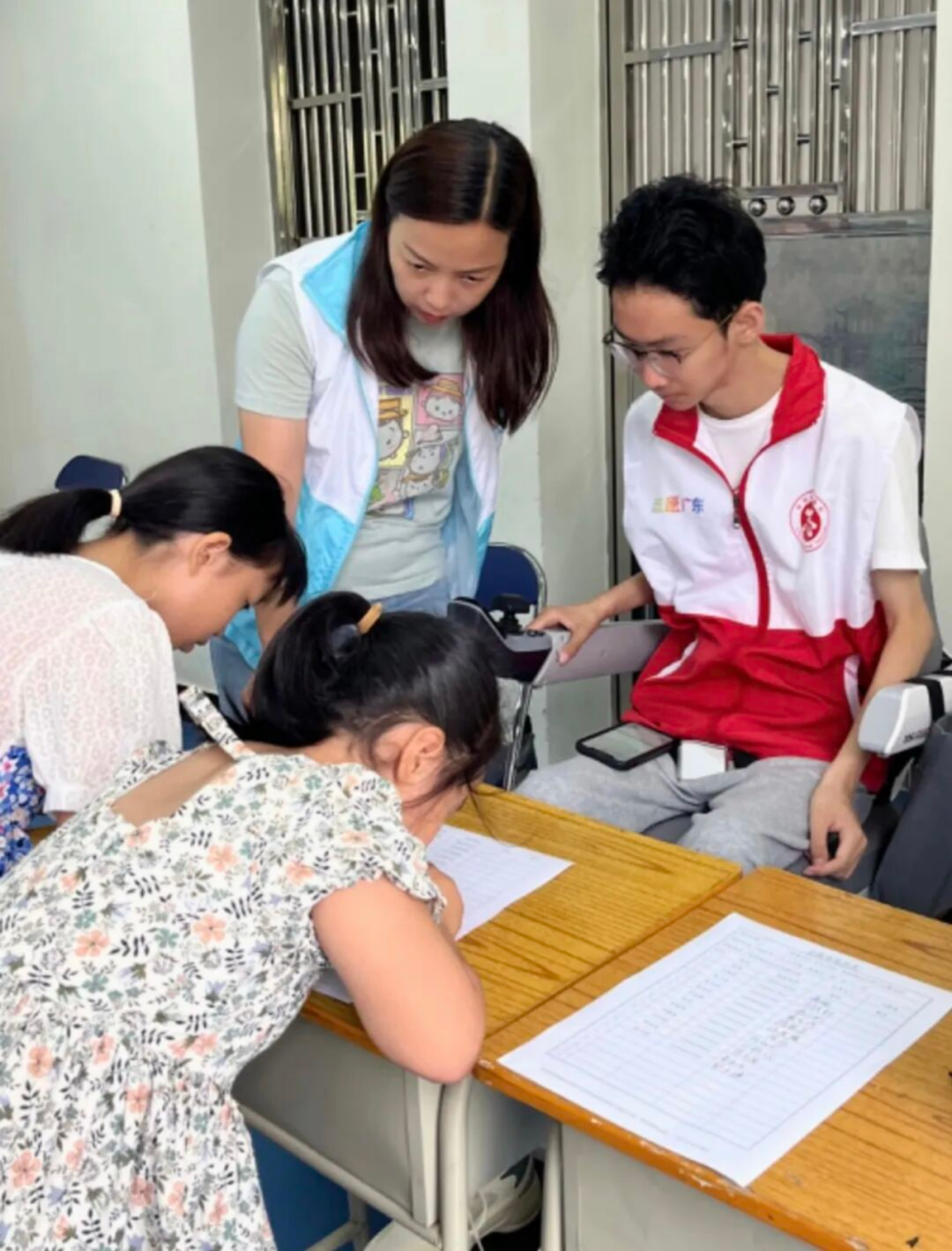 郭子健在校期间参加志愿服务活动