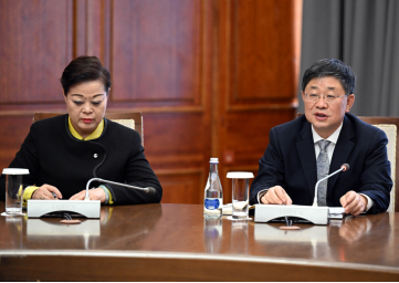 国铁集团副总经理王同军代表中方感谢吉方的热情接待,赞赏吉政府为