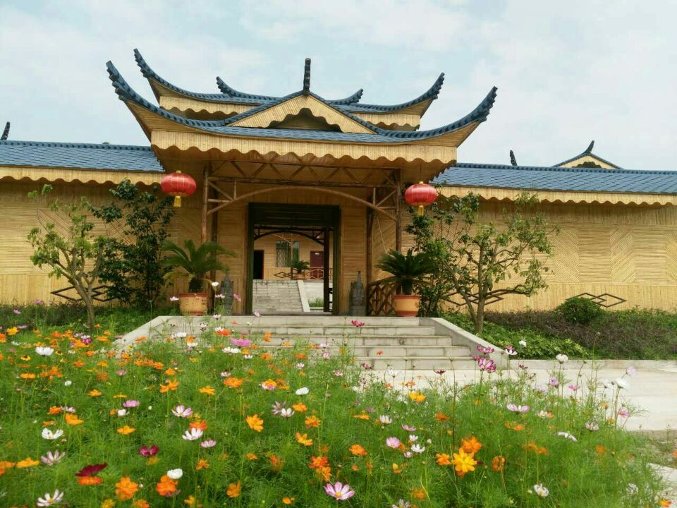 车程春看栀子,夏赏荷花,秋吃爽口荔枝龙眼,让游客既饱眼福又饱口福