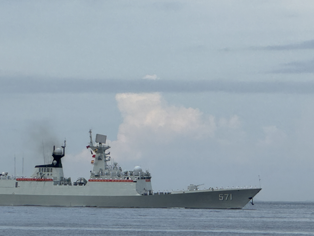 直击山东舰航母编队访问香港