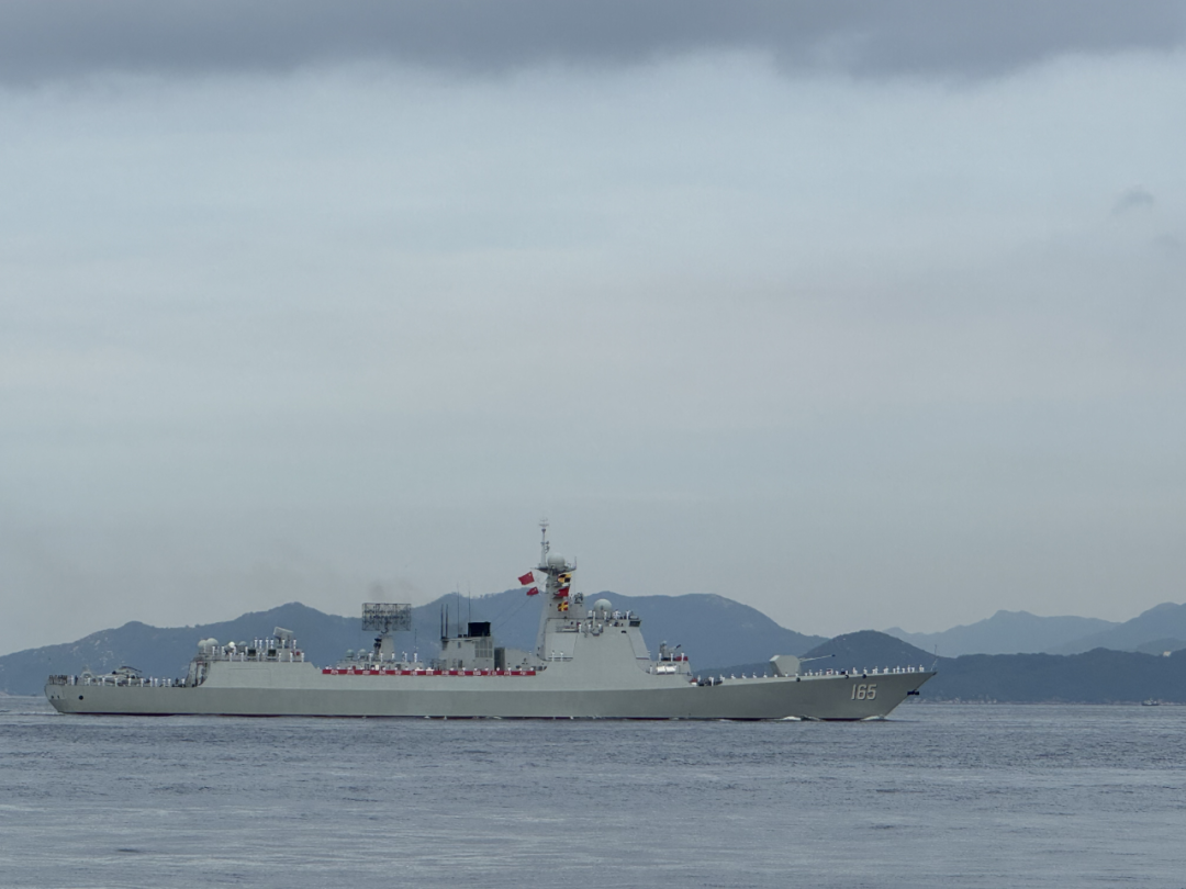 直击山东舰航母编队访问香港