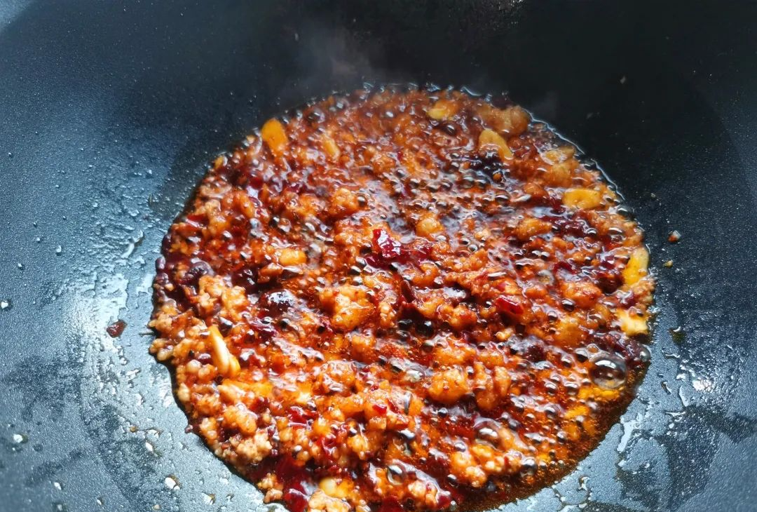 蚂蚁树材料上有白点_蚂蚁上树的材料_蚂蚁上树材料