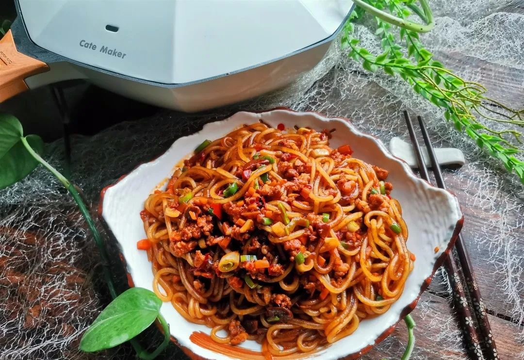 蚂蚁上树材料_蚂蚁树材料上有白点_蚂蚁上树的材料