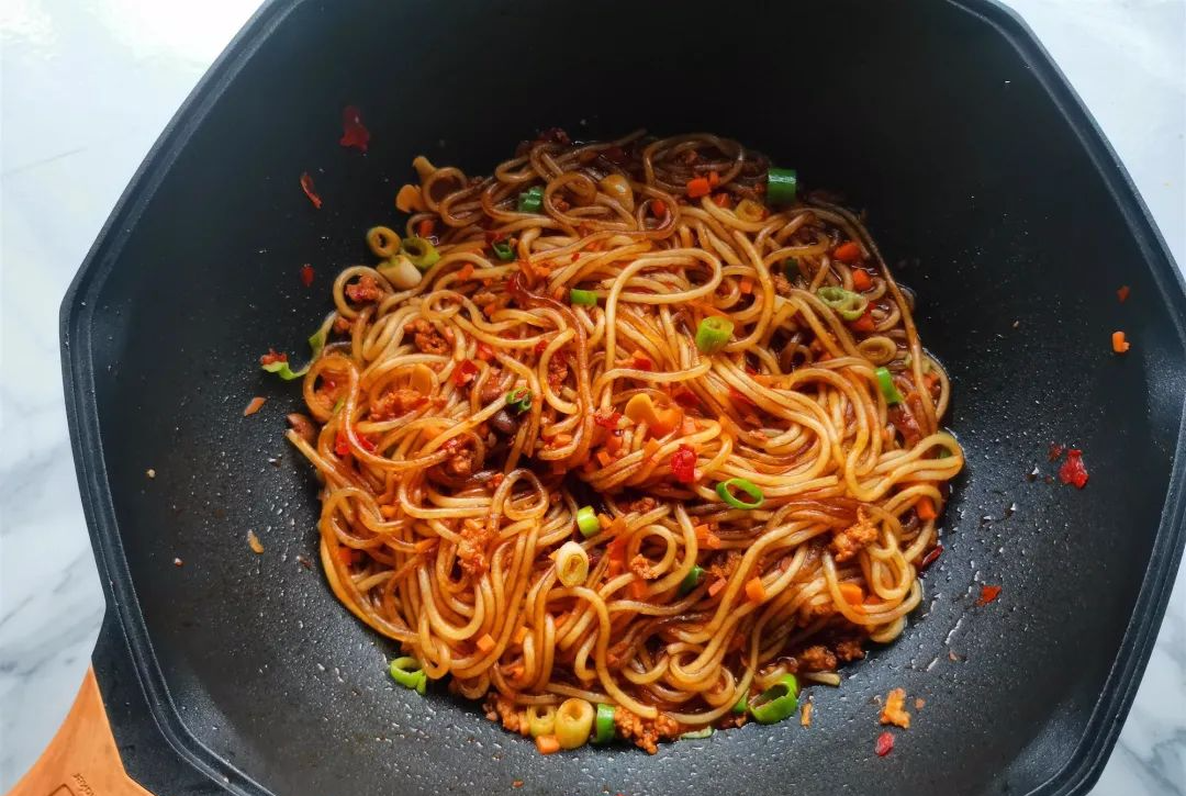 蚂蚁上树材料_蚂蚁上树的材料_蚂蚁树材料上有白点