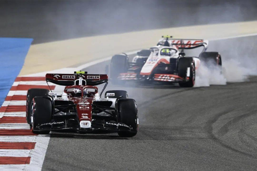 他是第一位F1中国车手，首秀拿分再创历史！父母砸1亿培养，普通家庭烧得起吗？（组图） - 20