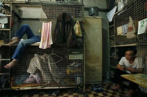 千人蜗居地下道，一天仅用3美元，美国繁华赌城地下的“鼹鼠人生”：勉力生存、默默死去...（组图） - 13