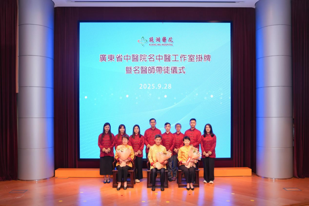 　　（从左到右）：广东省名中医、医院妇科大科主任梁雪芳，全国名中医、广州中医药大学副校长、医院院长张忠德，医院儿科主任杨京华。