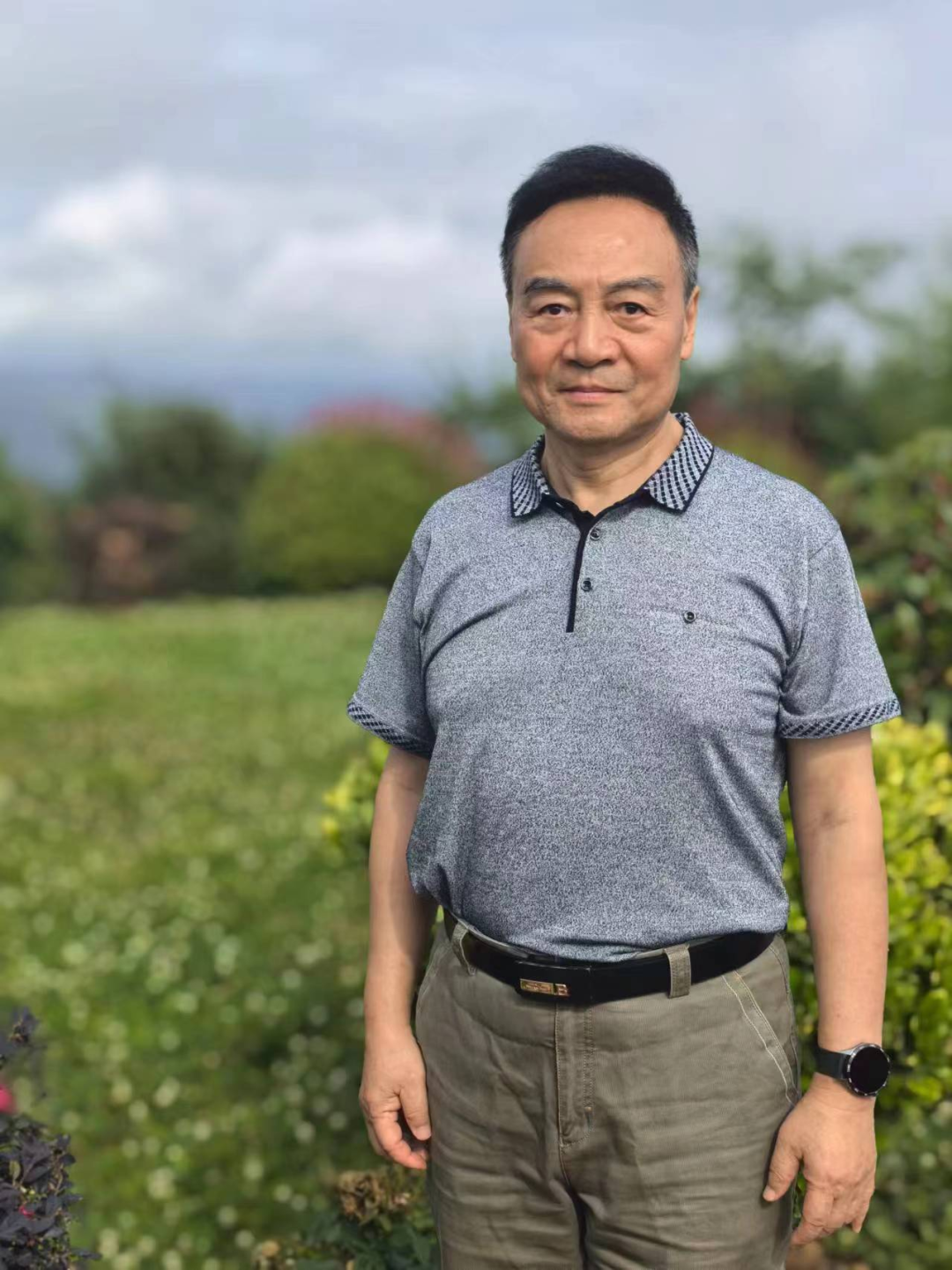 为客金徽香窖久,犹不饮尽记其名.二太白驿道古相逢,便有遗今旗酒风.