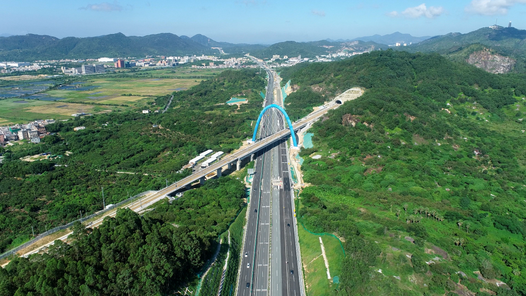 广汕高铁,深汕高速交汇