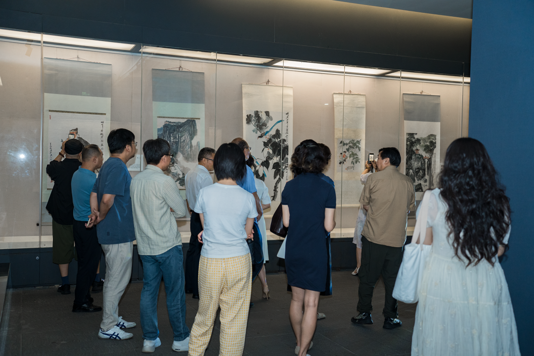 “江载弦歌——从武汉到乐山的人文画卷与精神图景”文献艺术展在四川乐山市开幕，展期至9月15日