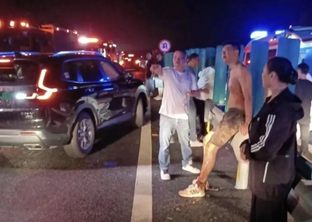 他冲向塌方处救下6人，最小的仅3岁……