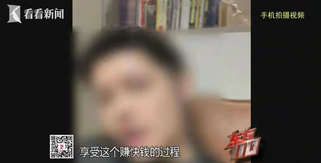 同时与俩富婆谈恋爱