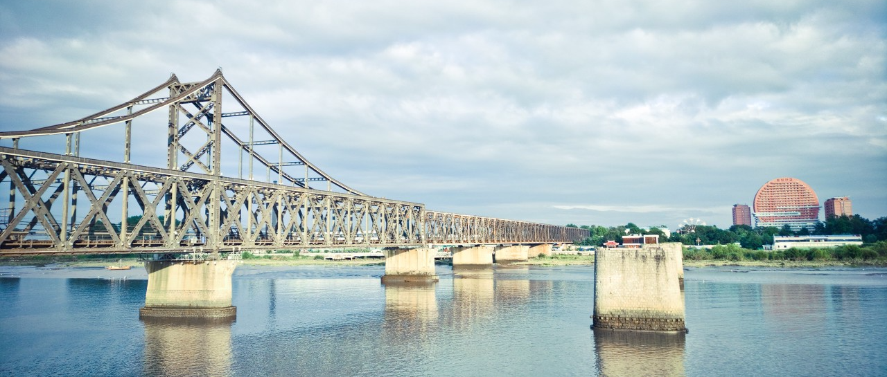 去东北最宜居的城市，白天泡澡晚上烧烤，一边吃一边老