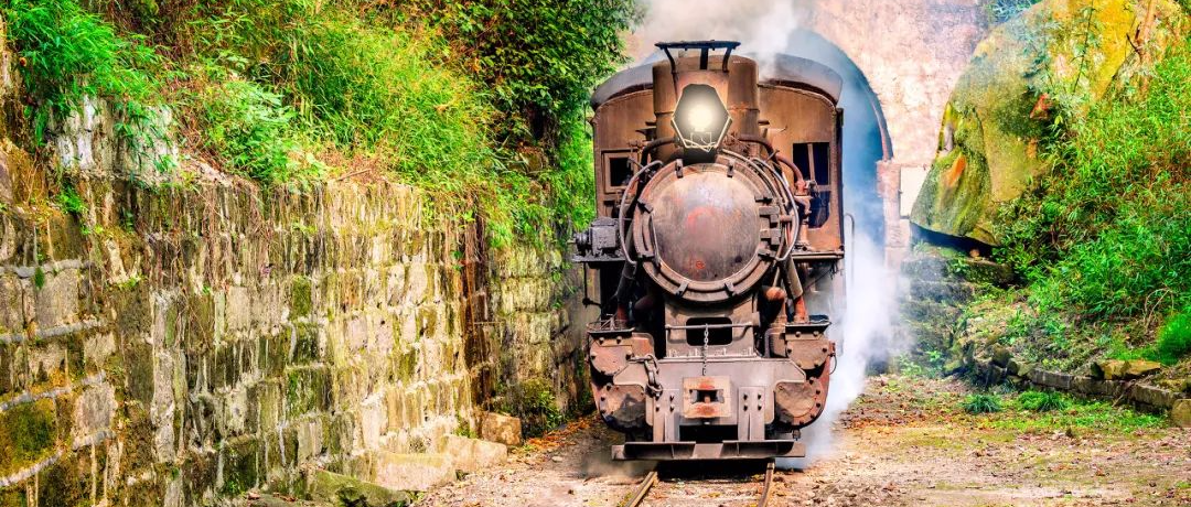 中国第一辆旅游高铁火了！贯穿了400余个4A级以上景区...