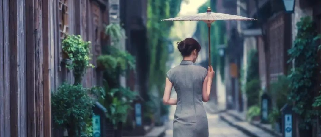 全国唯一一个拥有三个车牌的城市，富豪遍地，物价极低，网友：想低调真的很难。