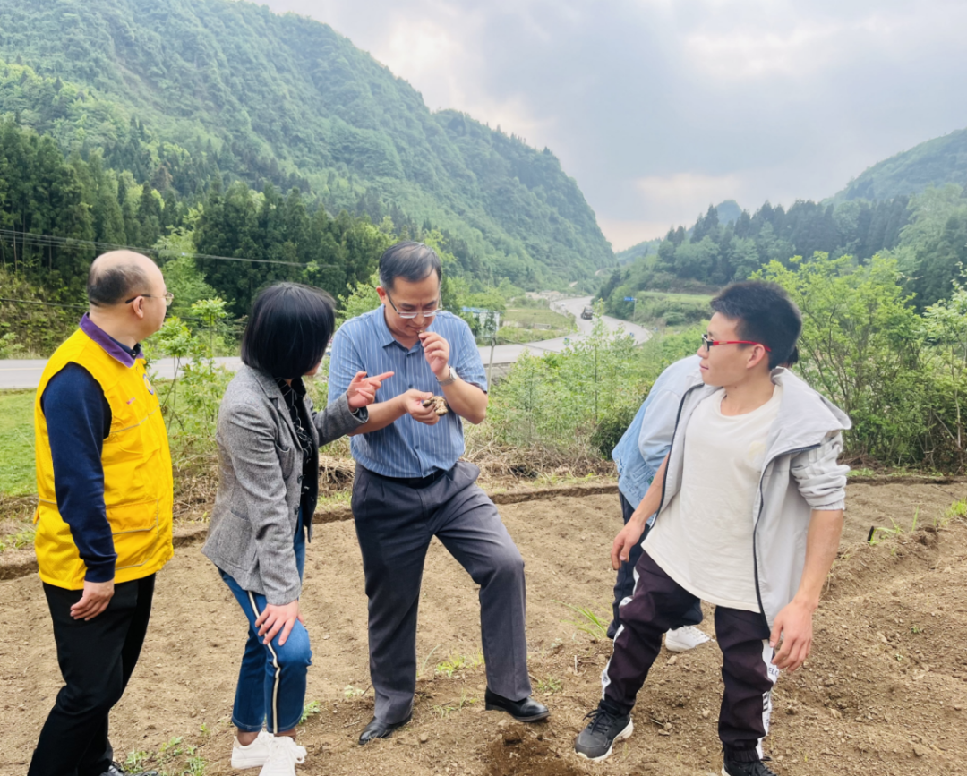 走访自主创业就业户