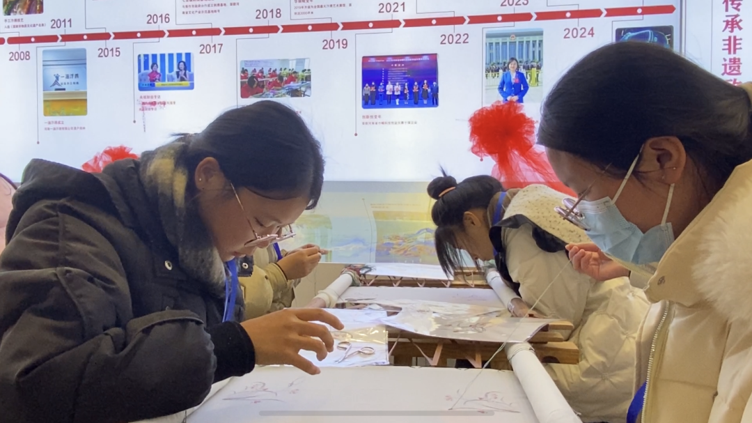 藏·新闻丨郑州市手工刺绣竞赛今日在一涵汴绣成功举办(图2)