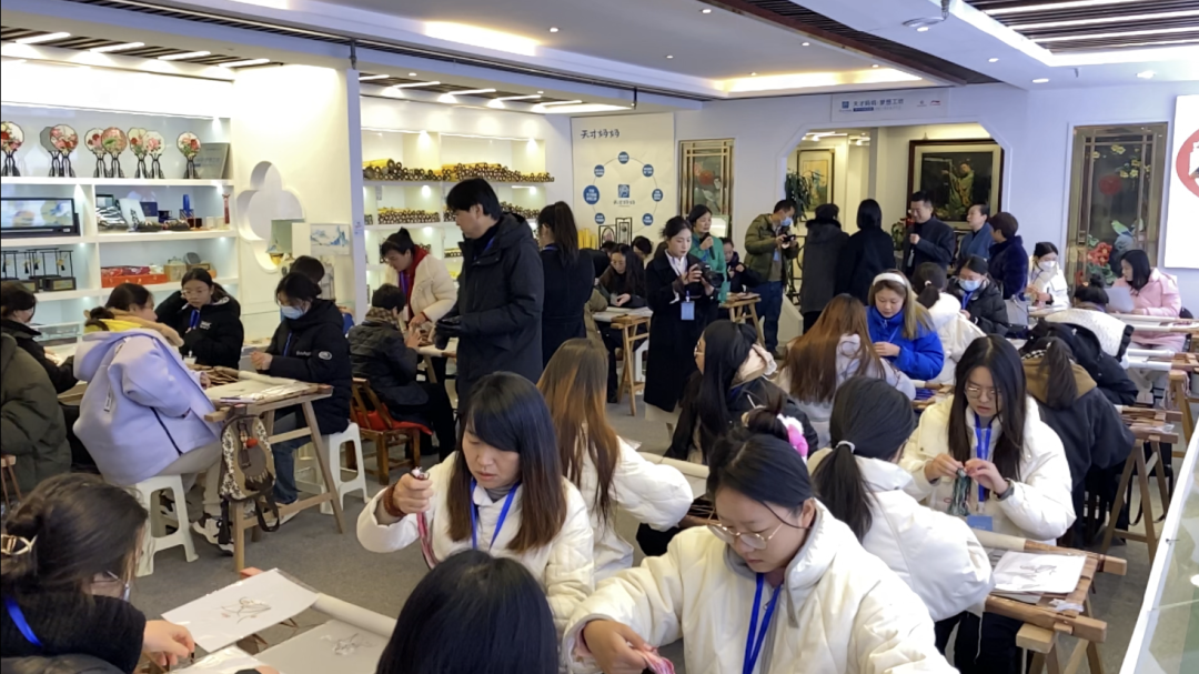 藏·新闻丨郑州市手工刺绣竞赛今日在一涵汴绣成功举办(图4)