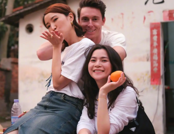 不过,离婚许婧不再拘泥于陈赫妻子的身份,她选择全球旅游.