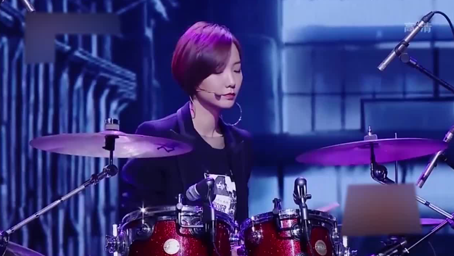 40岁王珞丹复出上综艺就被骂上热搜终于说出消失多年的原因