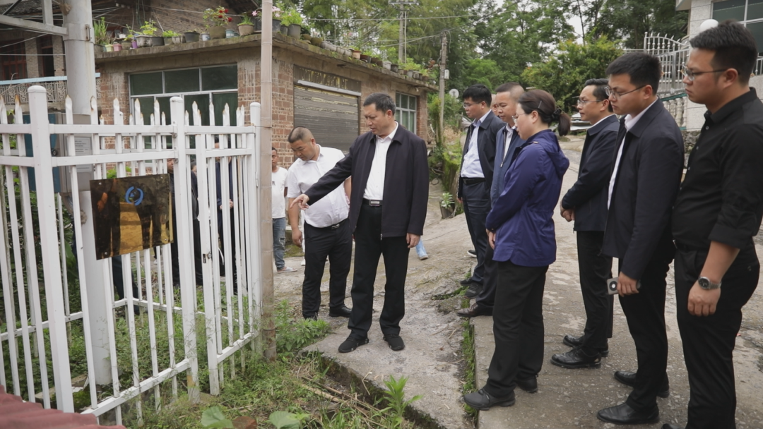 县委书记吴绍东调度防汛及地质灾害隐患防范工作