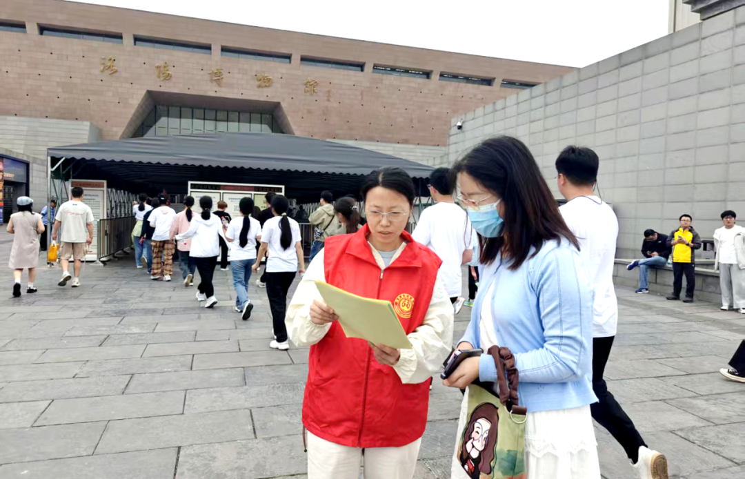 河南洛阳涧西法院开展“6·5世界环境日”普法宣传活动