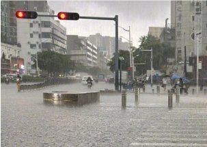 龙卷风一路火花带闪电！广东仍有暴雨或大暴雨