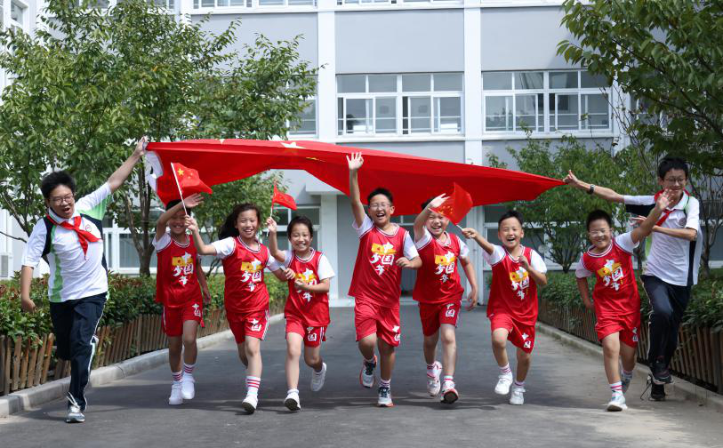 上海182万中小学生今天开学