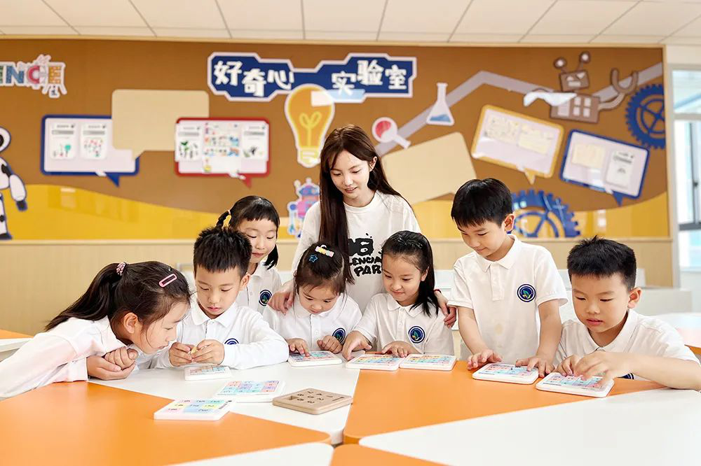 上海182万中小学生今天开学