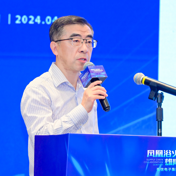 办公室主任郑龙得,采购中心总监杨辉,厦门柔性电子研究院研发总监潘辉