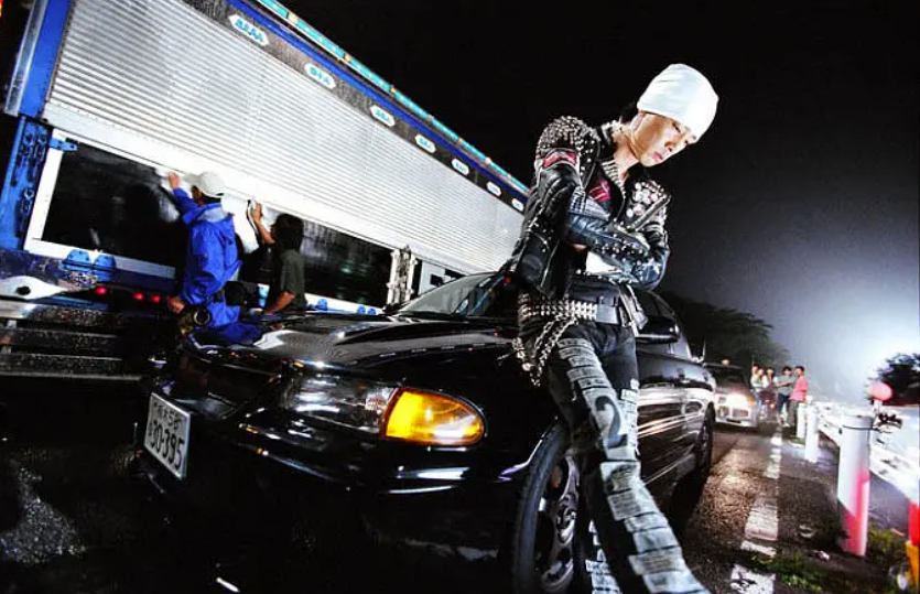 《头文字d》反倒是《古惑仔》"叫座不叫好",偶尔会被拎出来质疑"是不