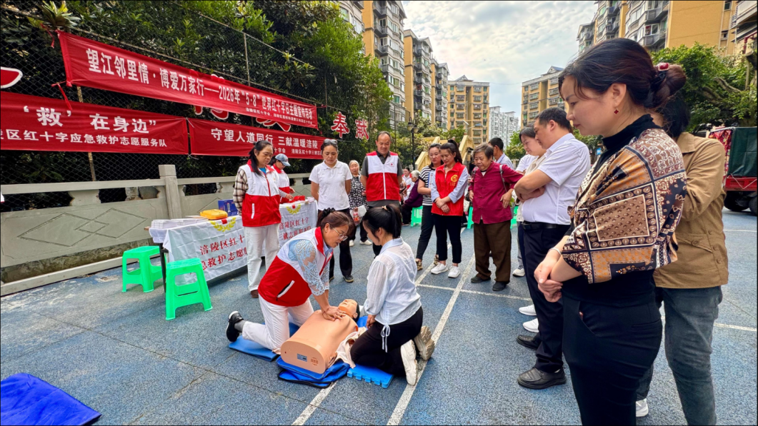 涪陵区教学进社区广场.png