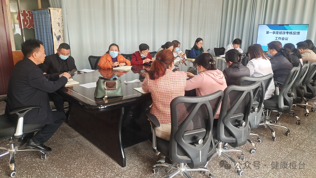 4月1日,起凤镇中心卫生院"向阳花"家庭医生团队走进起凤中学,为初二
