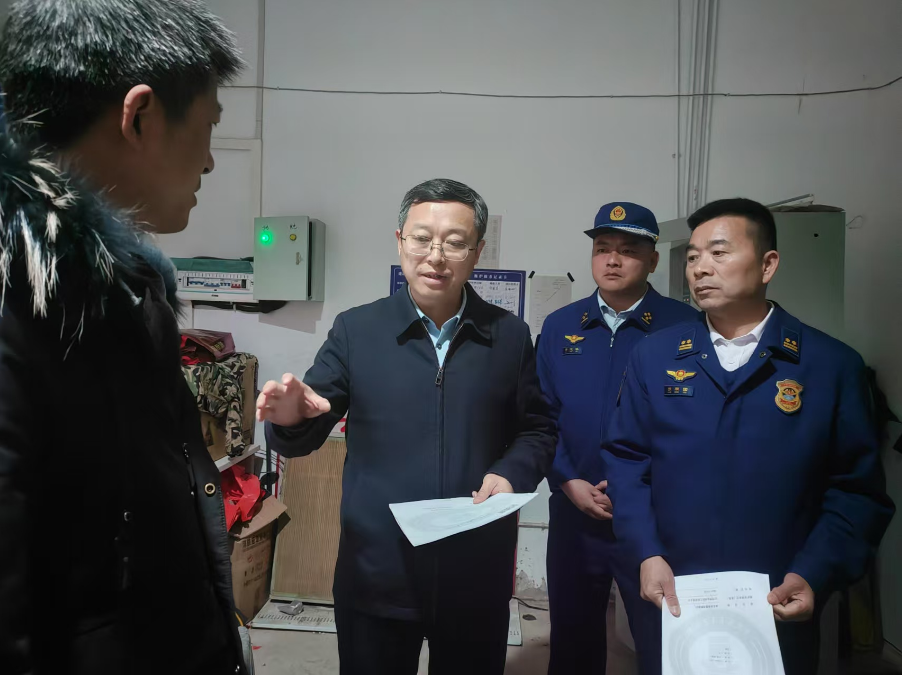 市委常委,常务副市长鲍成庚来我县检查指导安全生产和春运等工作
