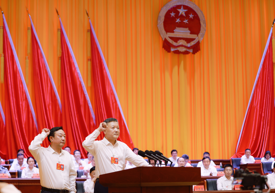 根据大会计票结果,大会宣布:徐翔同志当选都昌县人民政府县长,邵新生