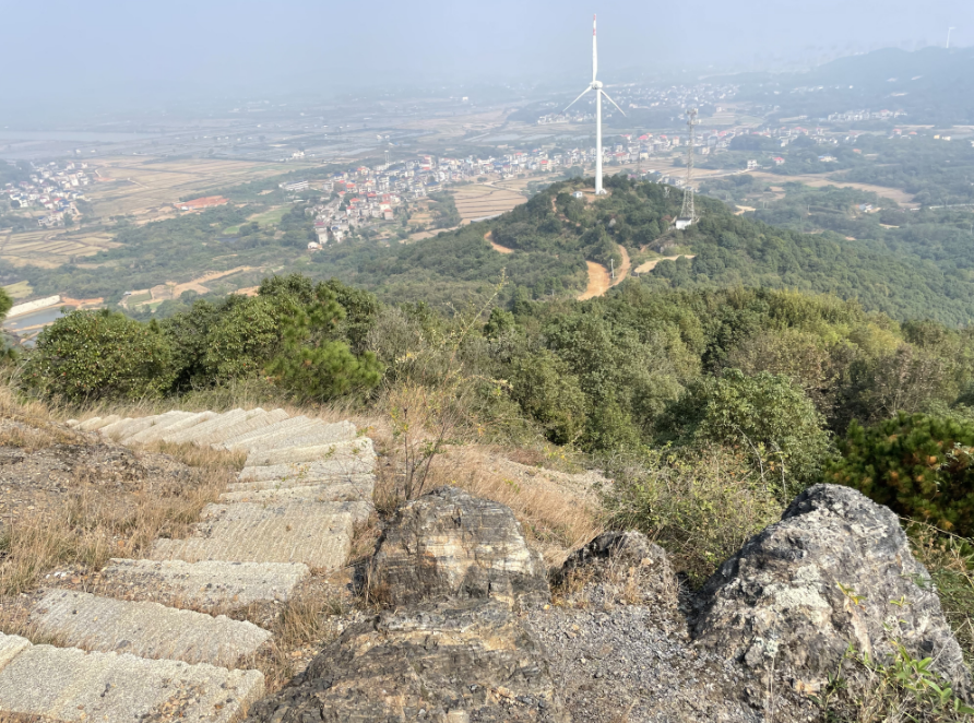 传家训扬新风之387都昌镇矶山村大矶山巅揽湖阔灵峰寺中觅仙迹一