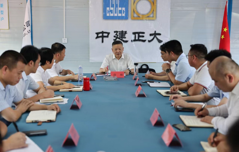 徐翔现场调度指导正大中馆6000头种猪养殖场项目建设工作