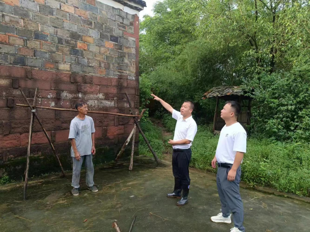 徐埠镇68 于伟宣6月29日,到白果,合力,象山,苍山村指导防汛工作