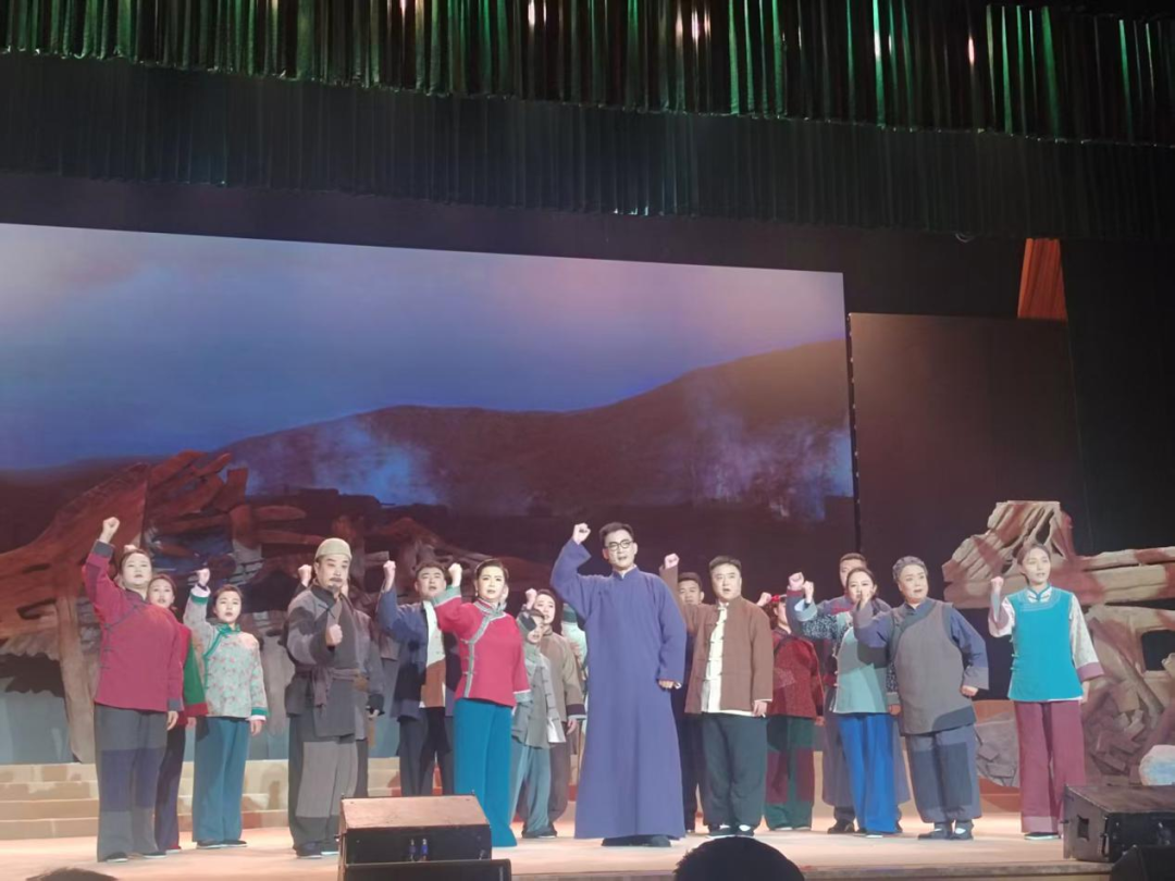 文艺评论 | 一曲浩气长存的英雄赞歌——观大型东路二人台新编历史剧《赤土青松》 第3张