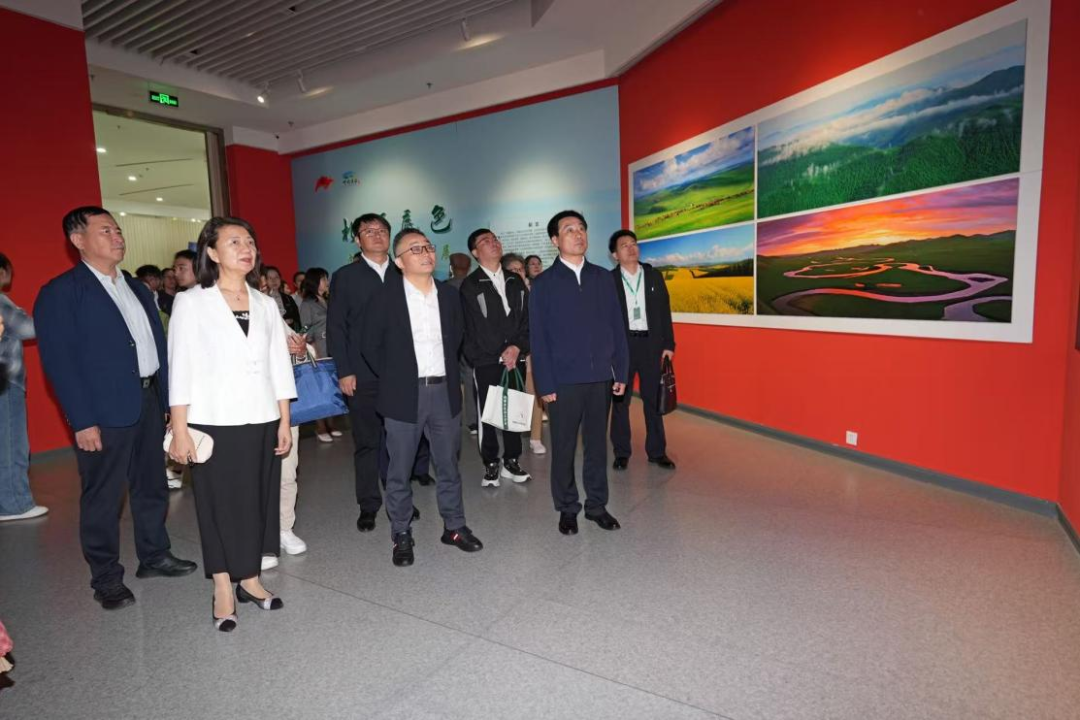 北疆底色——内蒙古生态文学展在呼伦贝尔市成功举办 第1张
