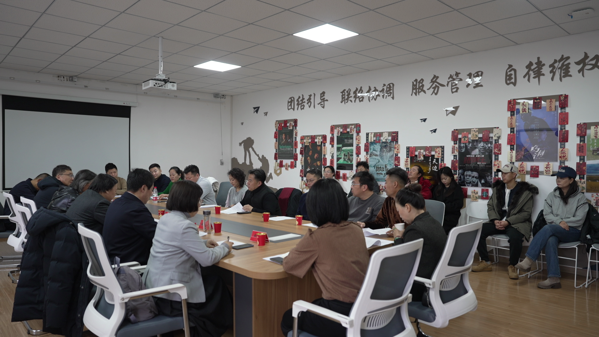 内蒙古文联召开民主生活会前征求意见座谈会 第1张