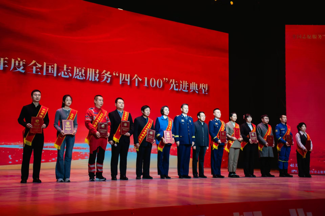 内蒙古自治区志愿服务“四个一批”先进典型嘉许礼举行！内蒙古文联获三项荣誉→ 第2张