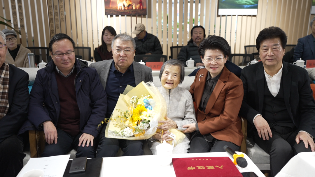 张锦贻《中国当代少数民族儿童文学发展史》新书发布及研讨会在内蒙古文学馆举行 第9张