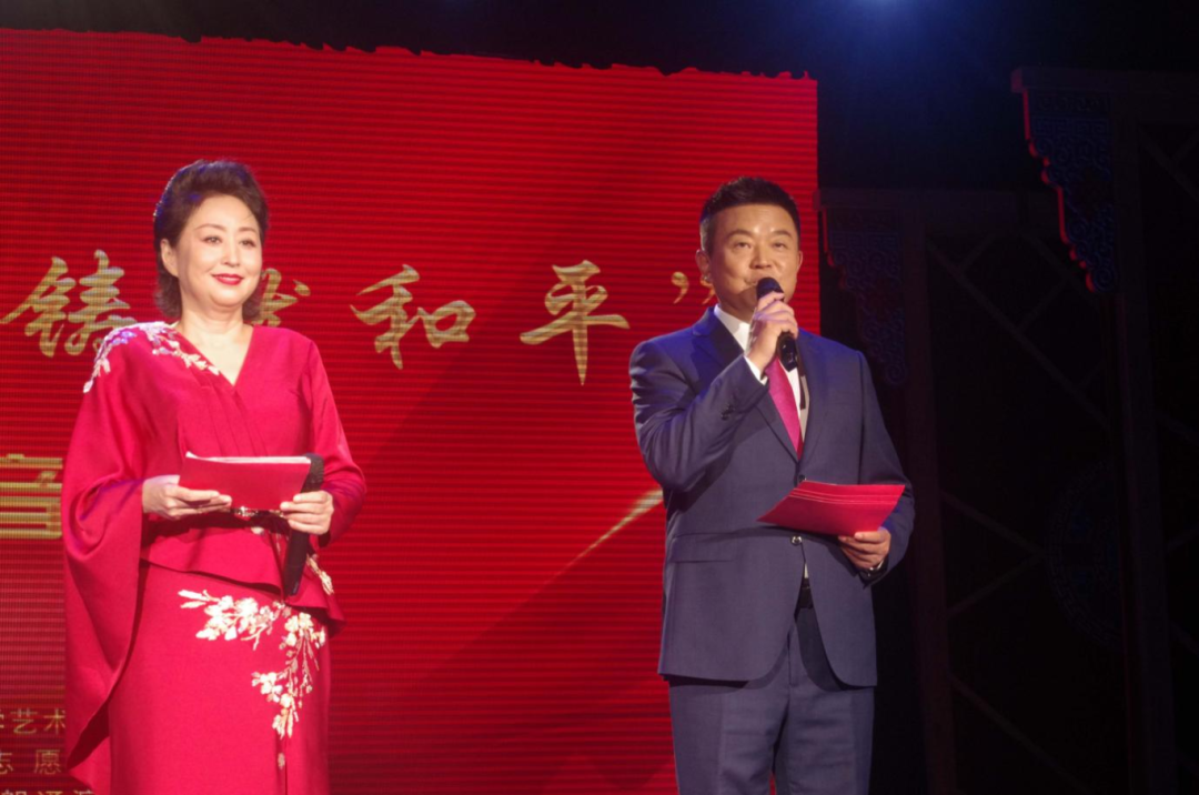 “铭记历史・铸就和平”诗歌朗诵会举行 第5张
