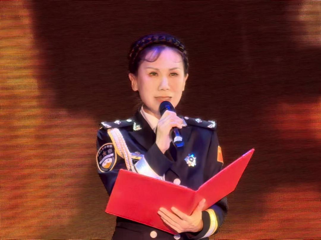 “铭记历史・铸就和平”诗歌朗诵会举行 第13张